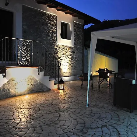 Agriturismo Manfredi مزرعة للإقامة *
